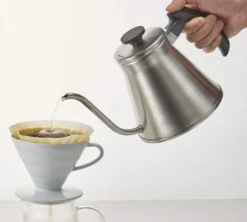 Bouilloire traditionnelle Hario V60 versante 0.8 L Silver