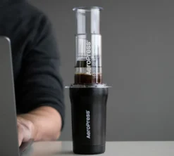 Cafetière nomade AEROPRESS GO Plus Noir