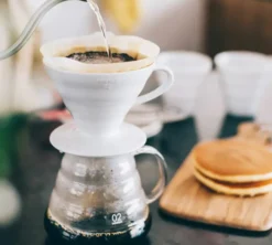 Carafe HARIO 2-5 tasses en verre avec support pour V60