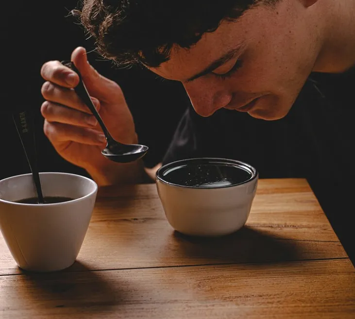 Cuillère à cupping D-KANTA en acier inoxydable teinté