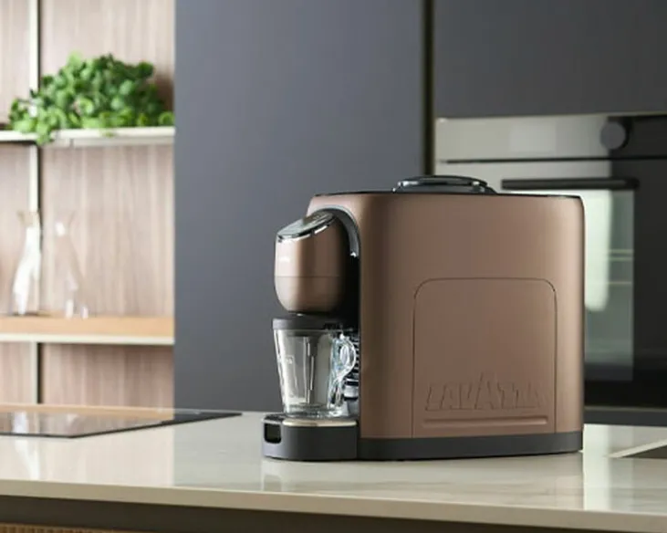 Expresso Broyeur LAVAZZA Assoluta "Beans to cup" 10 - Marron