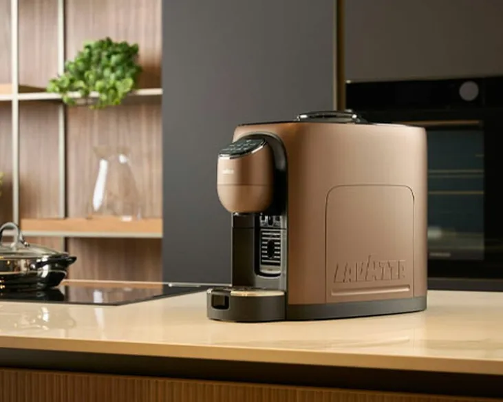 Expresso Broyeur LAVAZZA Assoluta "Beans to cup" 10 - Marron