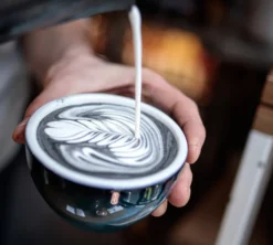 Latte au sésame noir - Sachet 100 g - LA MAIN NOIRE