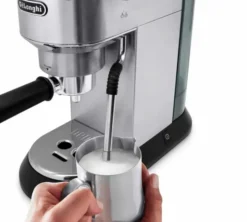 Machine expresso DELONGHI Dedica Arte EC885.M Metal buse vapeur LatteArt + Pack Barista