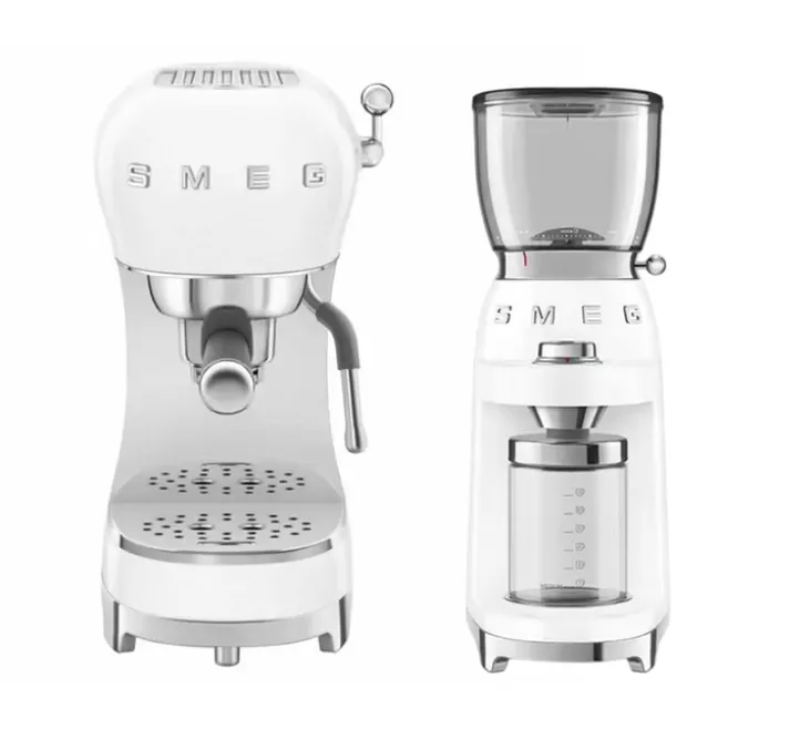 Machine expresso SMEG ECF02WHEU + Moulin à café SMEG CGF11WHEU