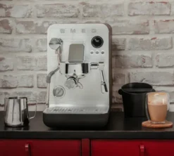 Machine Expresso SMEG EMC02BLMEU noire