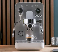 Machine Expresso SMEG EMC02WHMEU blanche