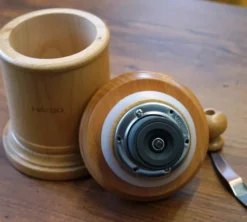 Moulin à café manuel HARIO Colonne CM-502C en bois