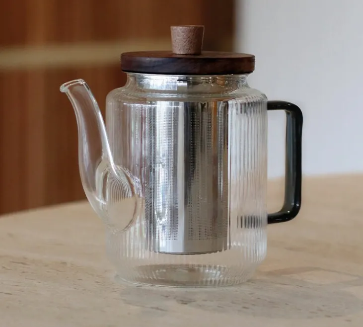 Théière en verre 550 ml Gris fumé avec couvercle en bois acacia OGO Living