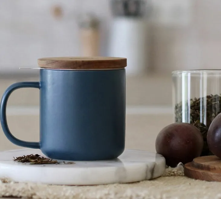 Tisanière en grès bleu 300 ml avec couvercle en bois acacia OGO Living